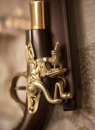 Vintage Flintlock Pistol Wall Art Frame – Antique Style Weapon Décor for Living Room & Study