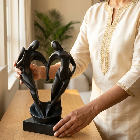 Abstract couple sculpture for home decor India – Romantic Modern Home Decor Showpiece for Living Room & Gifting