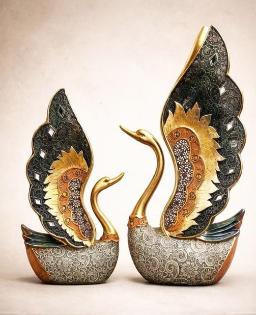 Luxury Golden Swan Pair Showpiece – Decorative Metal Finish Home Décor Statue for Living Room & Office