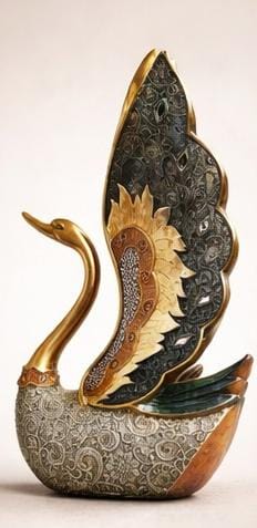 Luxury Golden Swan Pair Showpiece – Decorative Metal Finish Home Décor Statue for Living Room & Office